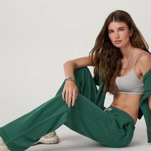 Vuori Sedona Straight Leg Sweatpant size S in Viridian